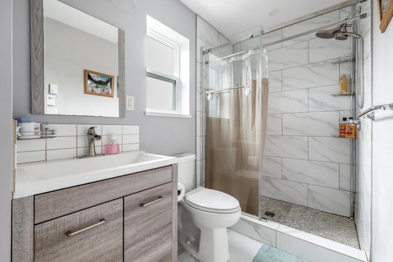 Stylish Dual Bedroom Suite In Van West Vancouver Exterior photo