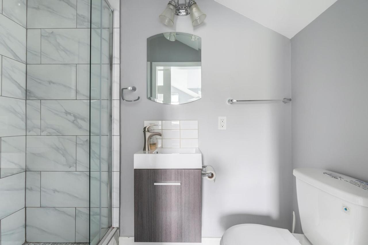 Stylish Dual Bedroom Suite In Van West Vancouver Exterior photo